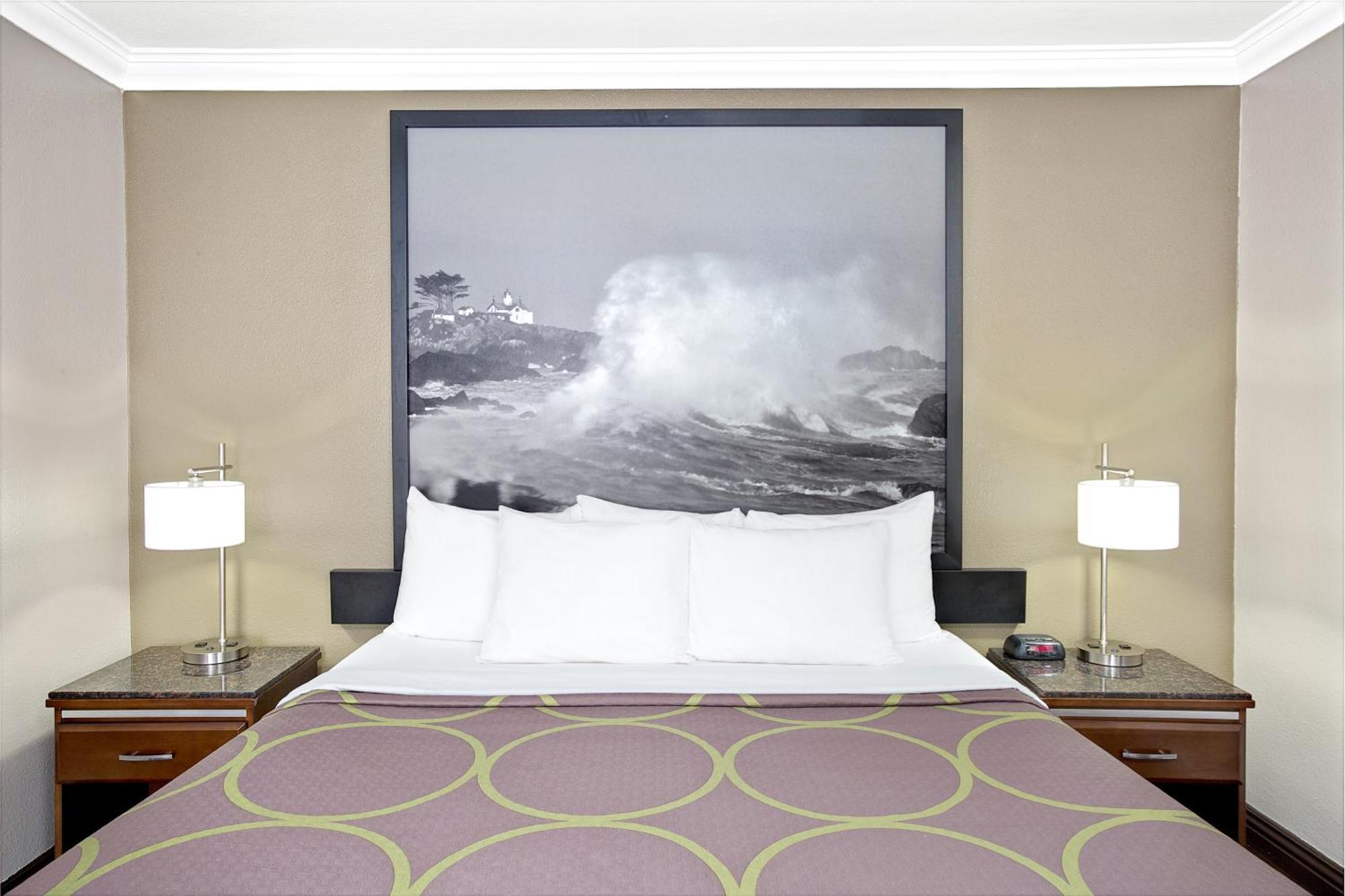 Super 8 By Wyndham Los Angeles-Culver City Area — Photos 1